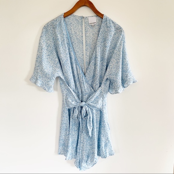 Skylar + Madison Blue and White Floral Romper, Wrap Top, Tie Waist, Size Large - Picture 1 of 8